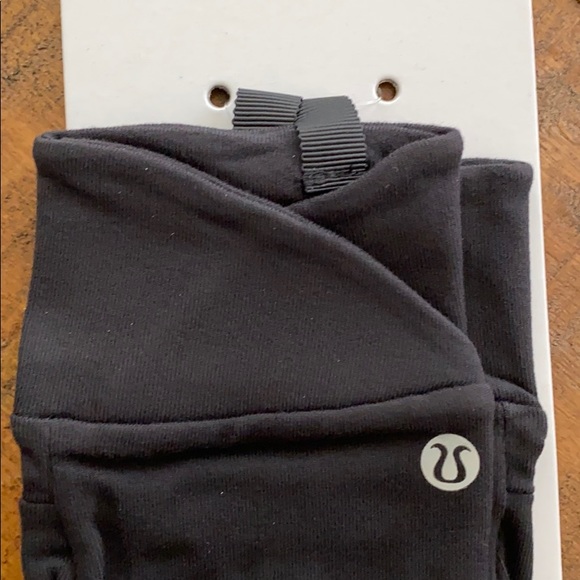 Lululemon Cross Chill Run Gloves - Picture 9 of 12